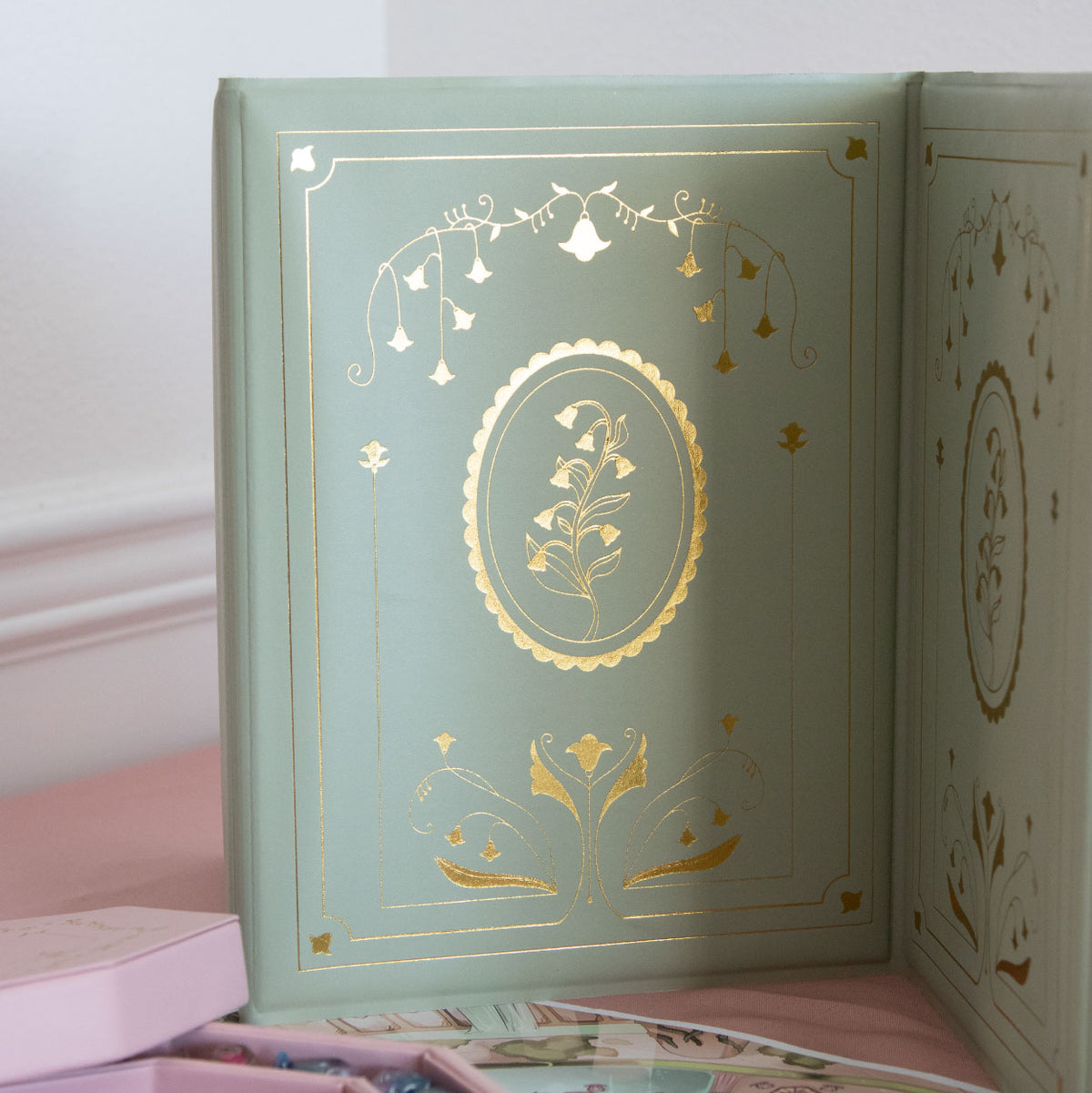 Pastel DM Screen with Clear Pockets • Lily of the Valley